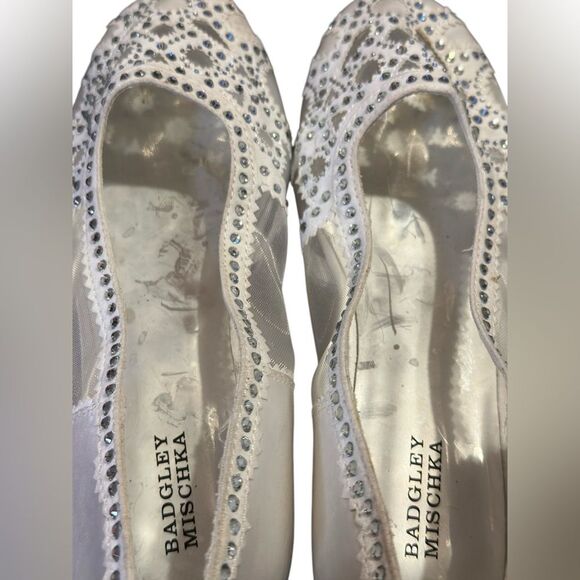 Badgley Mischka White GiGi Embellished Flat Size 4 - Picture 4 of 10